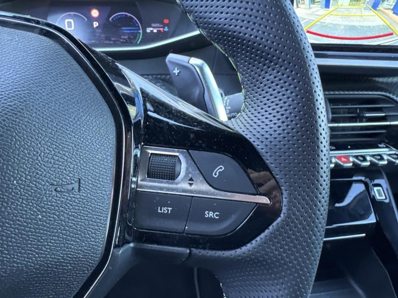 Photo 17 de l’annonce de PEUGEOT 208 d’occasion à vendre à VITROLLES