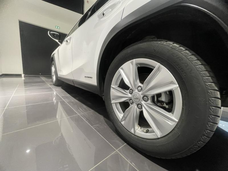 Photo 10 de l’annonce de LEXUS UX d’occasion à vendre à LATTES