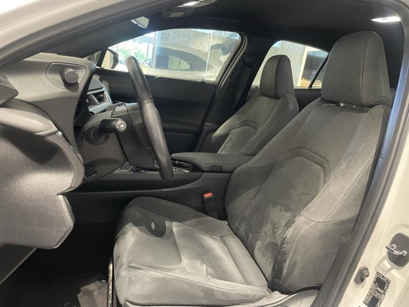 Photo 18 de l’annonce de LEXUS UX d’occasion à vendre à LATTES