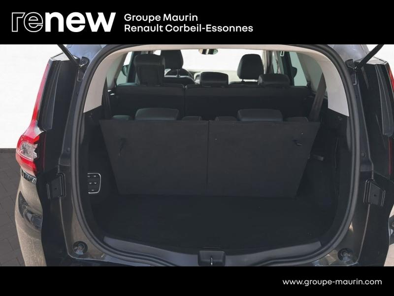Photo 16 de l’annonce de RENAULT Grand Scenic d’occasion à vendre à CORBEIL-ESSONNES