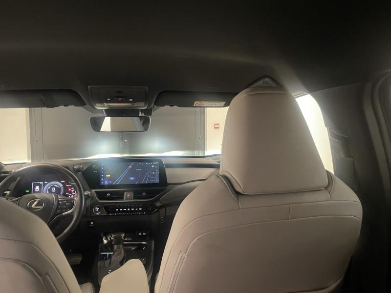 Photo 14 de l’annonce de LEXUS UX d’occasion à vendre à LATTES