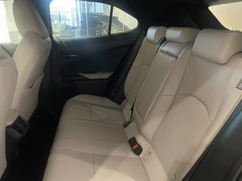 Photo 15 de l’annonce de LEXUS UX d’occasion à vendre à LATTES