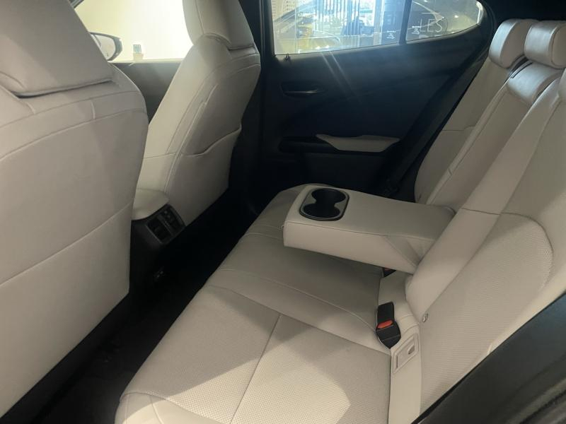 Photo 16 de l’annonce de LEXUS UX d’occasion à vendre à LATTES