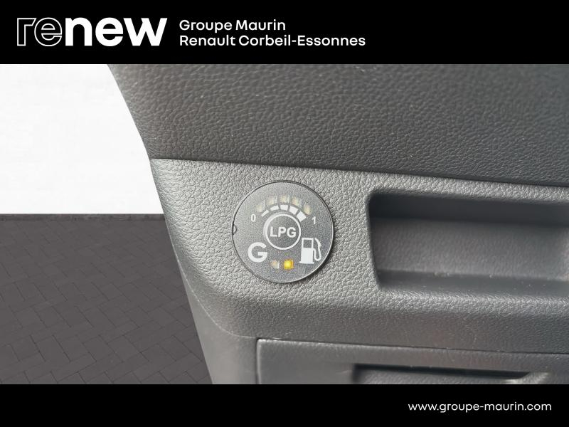 Photo 20 de l’annonce de RENAULT Clio d’occasion à vendre à CORBEIL-ESSONNES