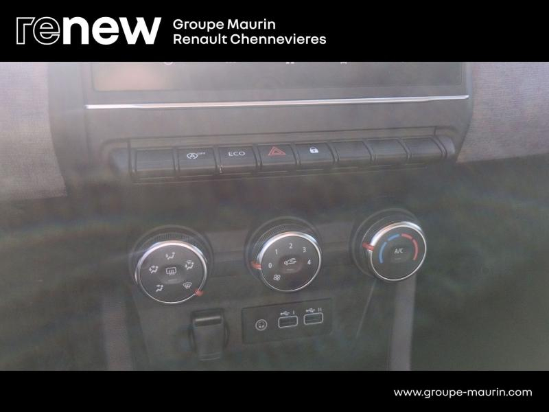 Photo 19 de l’annonce de RENAULT Clio d’occasion à vendre à CHENNEVIÈRES-SUR-MARNE