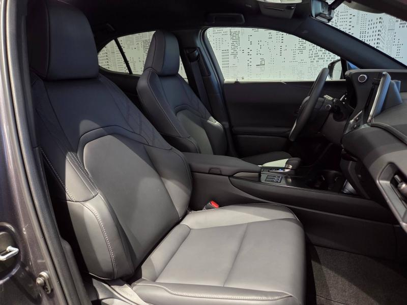 Photo 12 de l’annonce de LEXUS UX d’occasion à vendre à AUBIÈRE