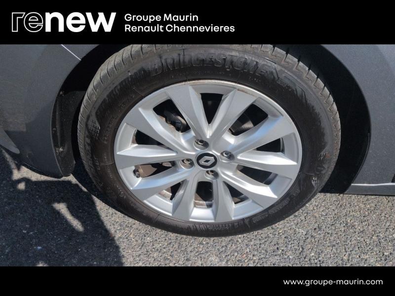 Photo 9 de l’annonce de RENAULT Clio d’occasion à vendre à CHENNEVIÈRES-SUR-MARNE