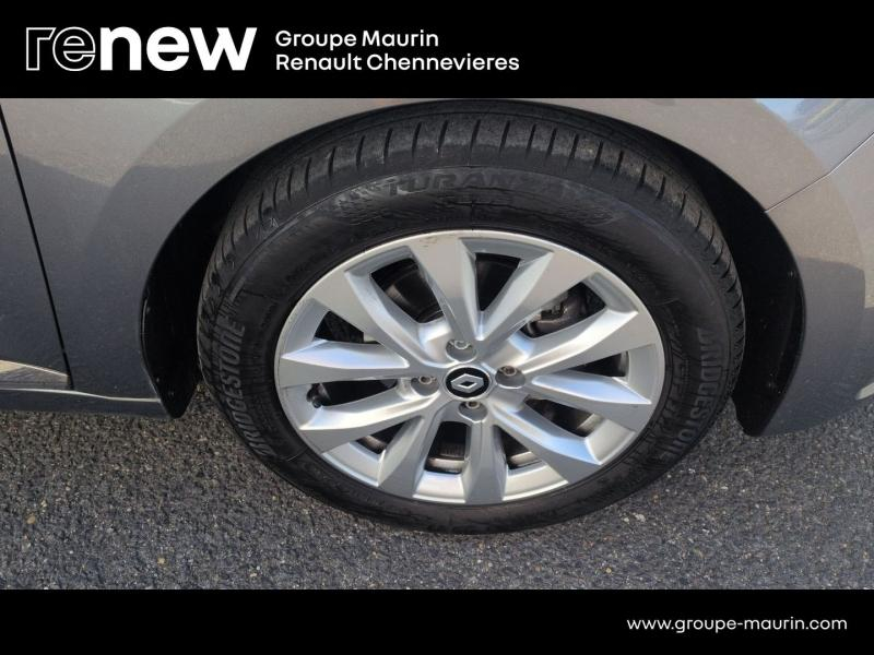 Photo 12 de l’annonce de RENAULT Clio d’occasion à vendre à CHENNEVIÈRES-SUR-MARNE