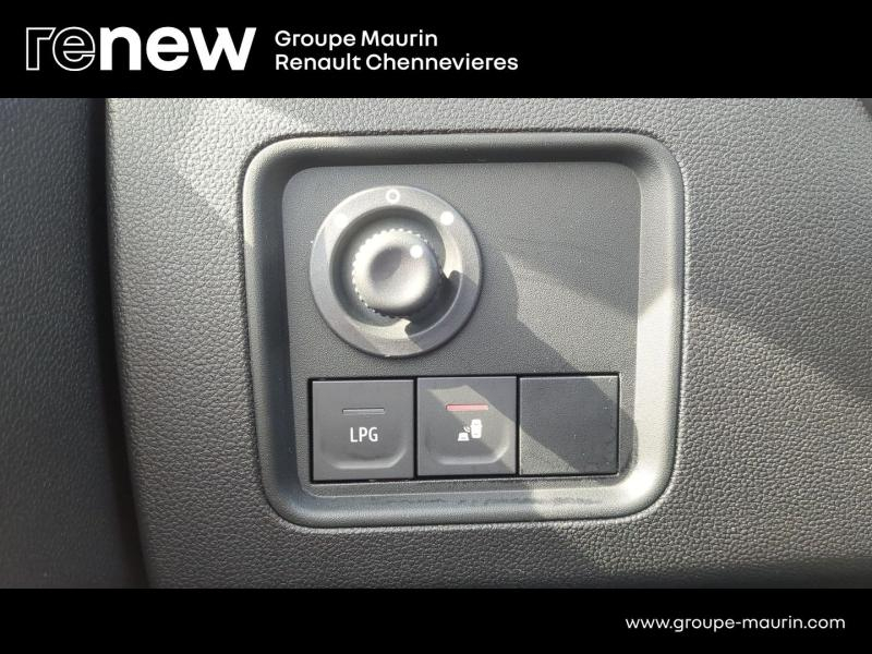 Photo 15 de l’annonce de DACIA Duster d’occasion à vendre à CHENNEVIÈRES-SUR-MARNE