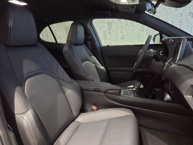 Photo 11 de l’annonce de LEXUS UX d’occasion à vendre à AUBIÈRE