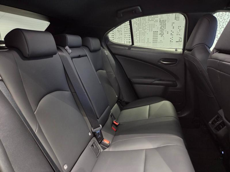 Photo 12 de l’annonce de LEXUS UX d’occasion à vendre à AUBIÈRE